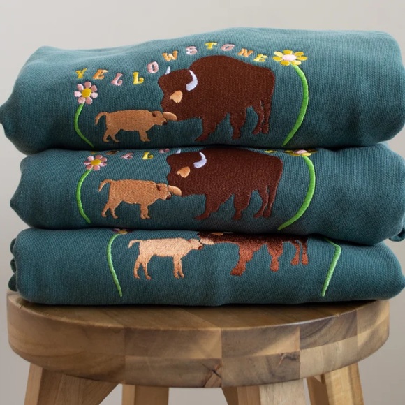 Madi Stitches - Yellowstone National Park Mountain Goat Embroidered Crew - Sz M - Picture 2 of 7